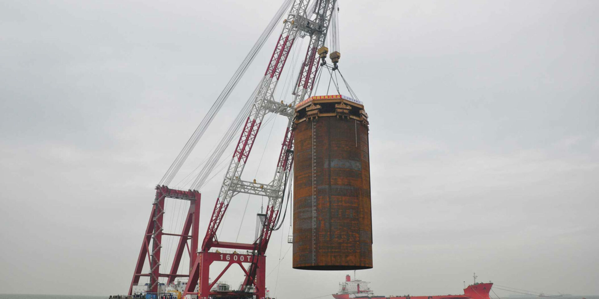 hero_desktop_2880x1620_P0220 – 124 monopiles for artificial island for the Hong Kong Macau bridge_3