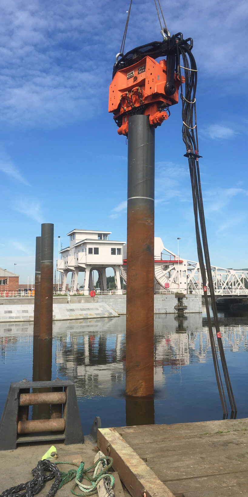 76 jetty piles for house boat mooring places - CAPE Holland